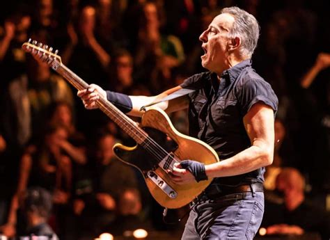 10 Best Bruce Springsteen Songs Of All Time Singersroom Com 10 Best Bruce Springsteen Songs Of All Time Singersroom Com
