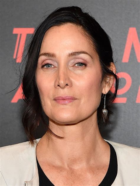 Carrie-Anne Moss Nude: 5 Stunning Looks