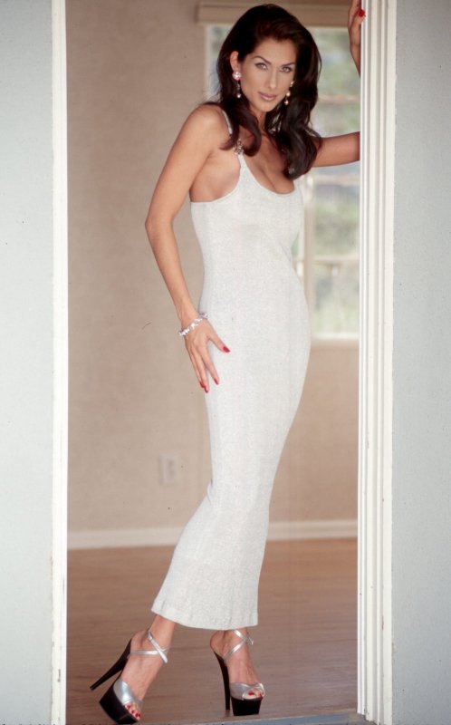 5 Ways Christina Leardini Rocks Nude 5 Ways Christina Leardini Rocks Nude