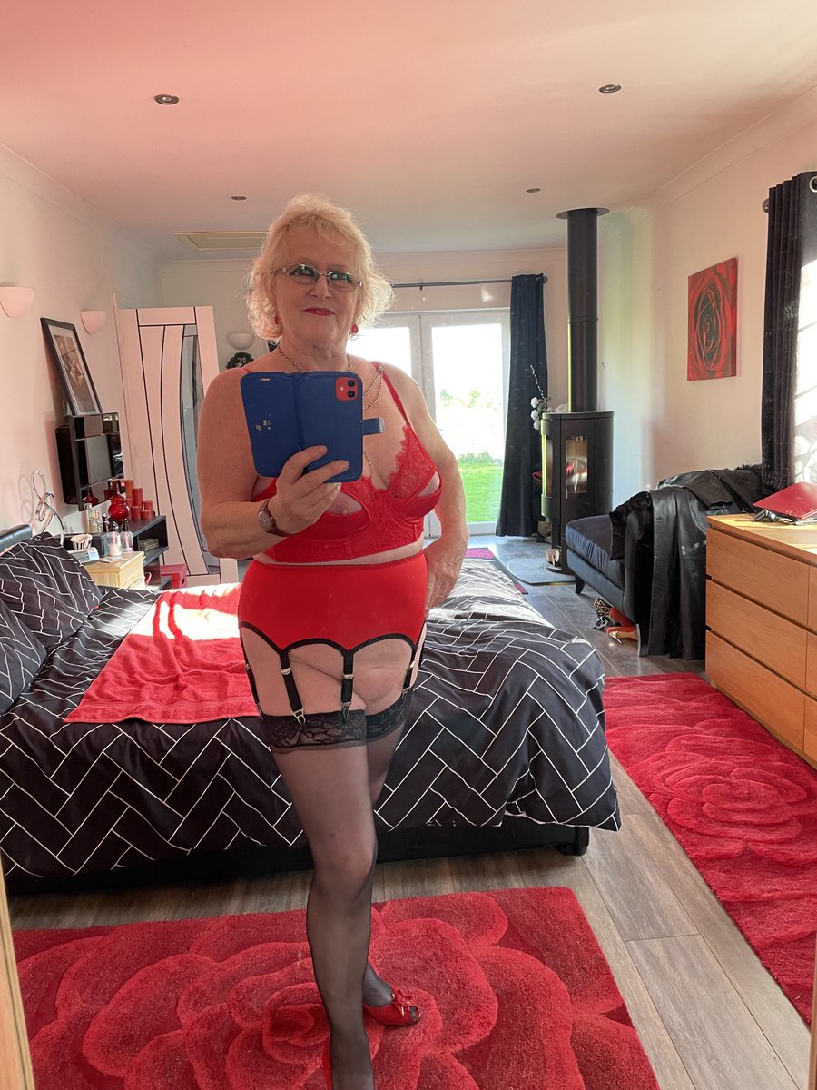 Claire Knight On Twitter Just Waiting For A Sub Claire Knight On Twitter Just Waiting For A Sub