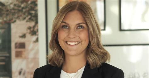 Elina Olsson Debuterar Med Nora F Ljer Med Till Stallet Boktugg Se Elina Olsson Debuterar Med Nora F Ljer Med Till Stallet Boktugg Se