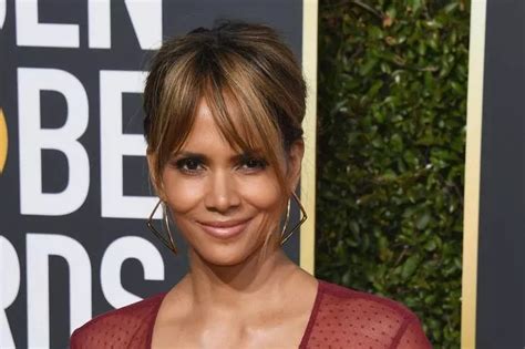 Halle Berry 56 Strips To Lingerie In Stunning Snaps As She Shows Off Halle Berry 56 Strips To Lingerie In Stunning Snaps As She Shows Off