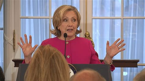 Hillary Clinton Swipes At Trump Putin During Portrait Unveiling Abc News