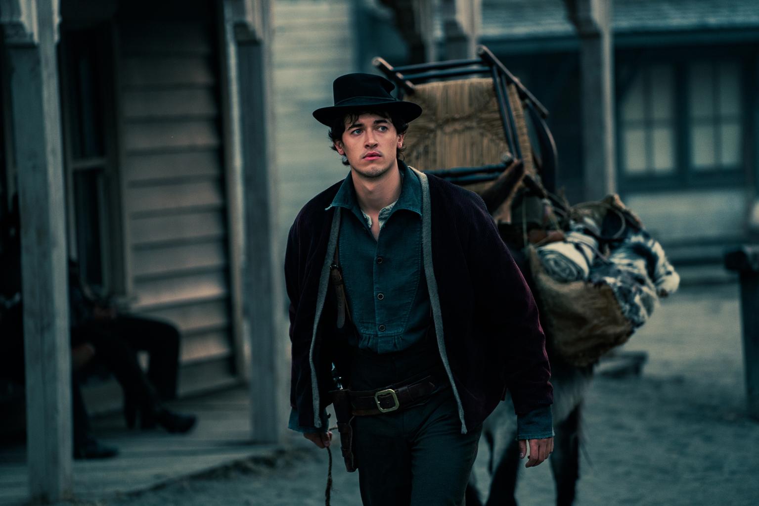 How Billy The Kid Star Tom Blyth Played A Charismatic Killer How Billy The Kid Star Tom Blyth Played A Charismatic Killer