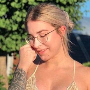 Jen Brett Age Family Bio Famous Birthdays Jen Brett Age Family Bio Famous Birthdays