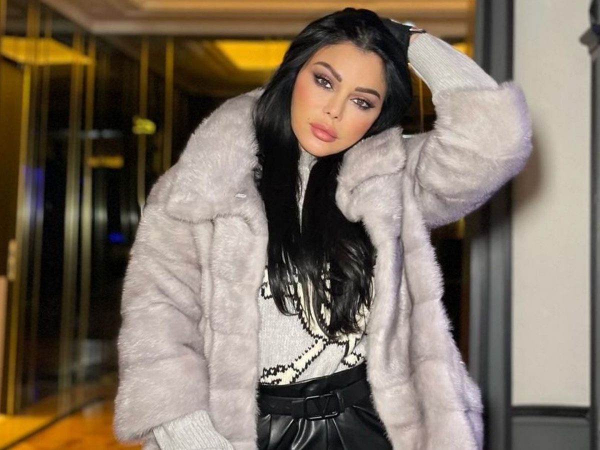 Lebanese Star Haifa Wehbe Promotes Ramadan Tv Show With Seductive Photo Lebanese Star Haifa Wehbe Promotes Ramadan Tv Show With Seductive Photo
