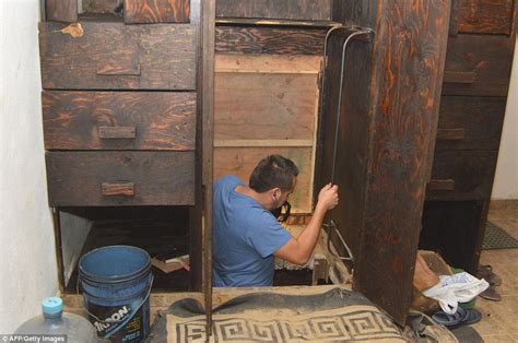 Mexican Soldiers Uncover Secret Route To The U S Inside Wardrobe Mexican Soldiers Uncover Secret Route To The U S Inside Wardrobe