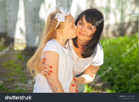 Mfx Kissing Tezfiles