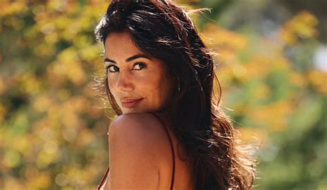 Mia Rose Mostra Se Pronta Para Ir A Banhos E Destaque Vai Para O Bumbum Mia Rose Mostra Se Pronta Para Ir A Banhos E Destaque Vai Para O Bumbum