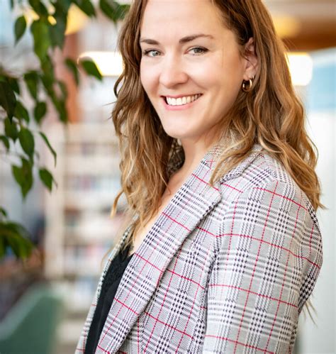 Meet Mira Landry: Your Trusted Real Estate Agent