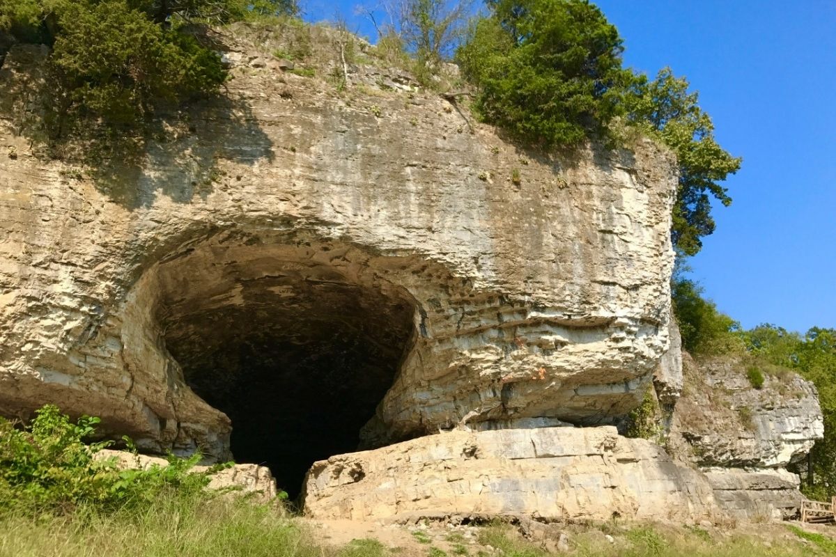 Mysteries Inside Mississippi S Rock Cave Touristsecrets Mysteries Inside Mississippi S Rock Cave Touristsecrets