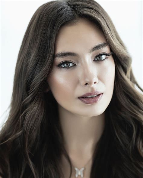 Neslihan Atagül: 5 Stunning Nude Looks