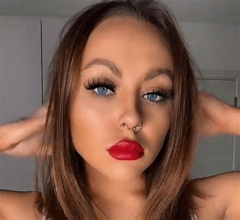 Onlyfans Model Makes 45K Monthly From Her Curves Onlyfans Model Makes 45K Monthly From Her Curves