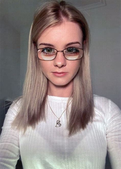 Pin By Johnny Smith On Summer Brooks Fashion Girls With Glasses Pin By Johnny Smith On Summer Brooks Fashion Girls With Glasses