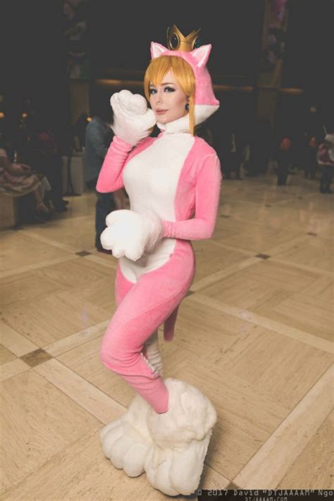 Princess Peach From Mario By Bella Lynn R Cosplaybutts