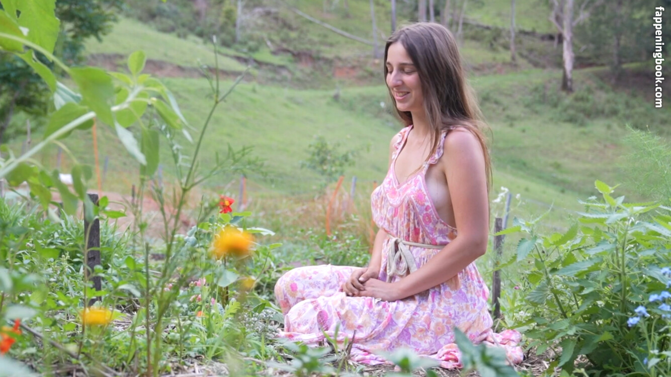 Sarah Hayes' Nude Secrets Unveiled Sarah Hayes' Nude Secrets Unveiled