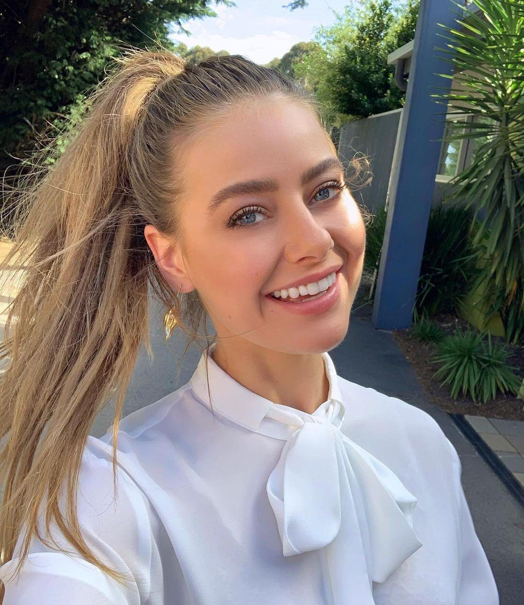 Scarlet R Neighboursbabes Scarlet R Neighboursbabes