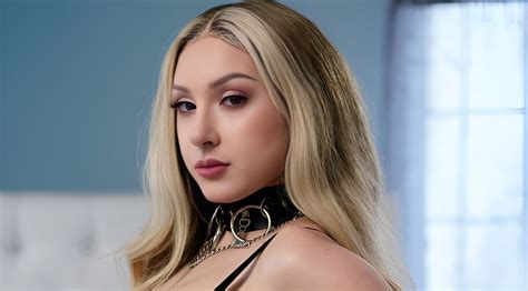 Skylar Vox Bang Bus