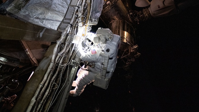 Sunita Williams Spacewalk Live Watch Nasa Astronaut Collect Microbes