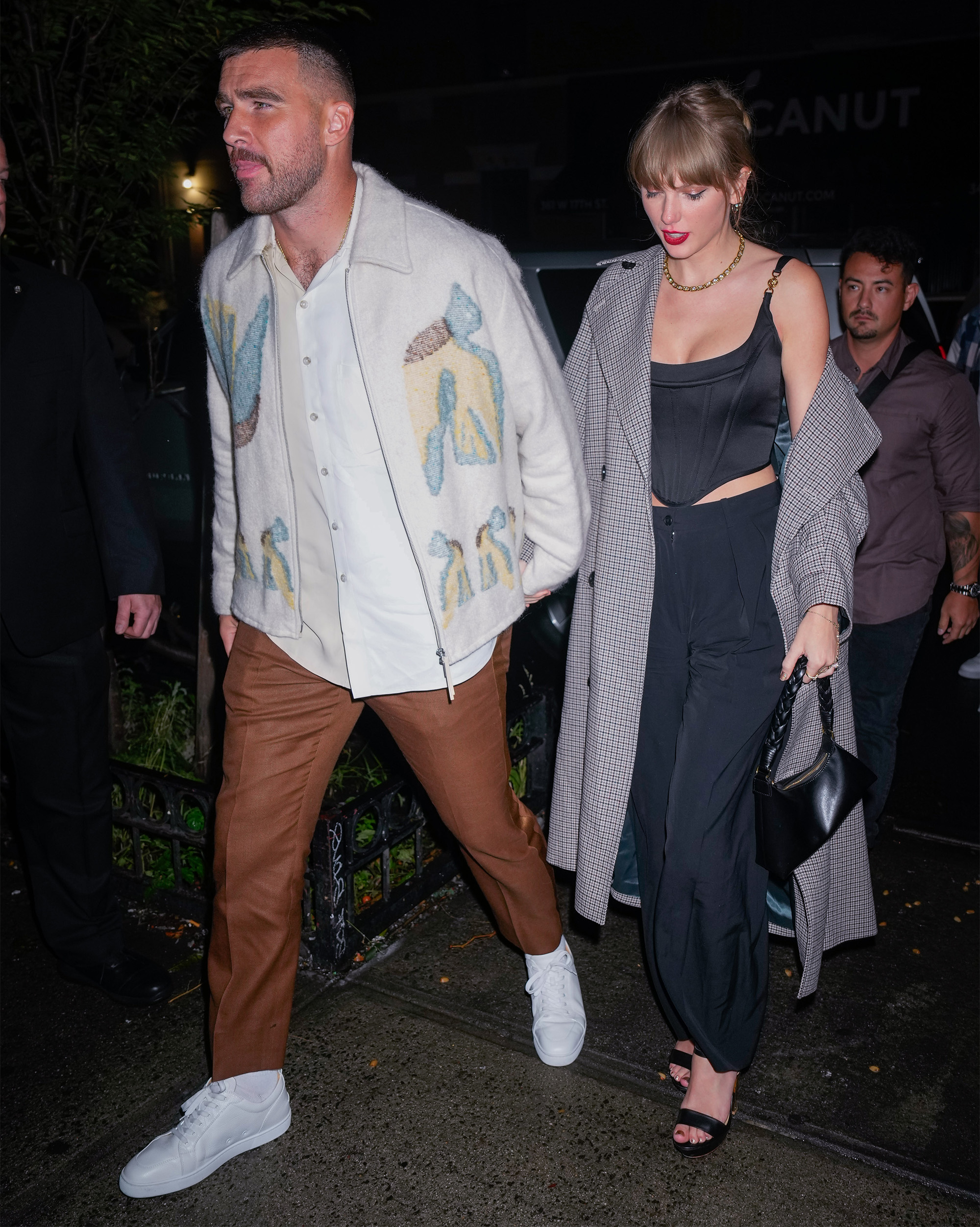 Taylor Swift Travis Kelce Seen Kissing At Snl Afterparty Taylor Swift Travis Kelce Seen Kissing At Snl Afterparty