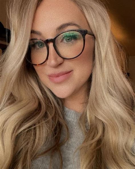 Teacher Who Quit For Onlyfans Defended By Colleagues After Earning