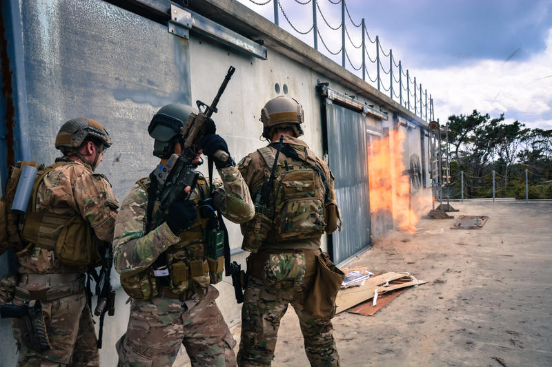 U S Army Rangers Set Off A Charge To Breach A Door And Move To Assault U S Army Rangers Set Off A Charge To Breach A Door And Move To Assault