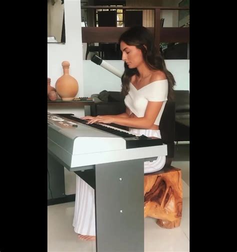 V Deo Roberta Franco Mostra Ainda Talento Para A M Sica Purepeople