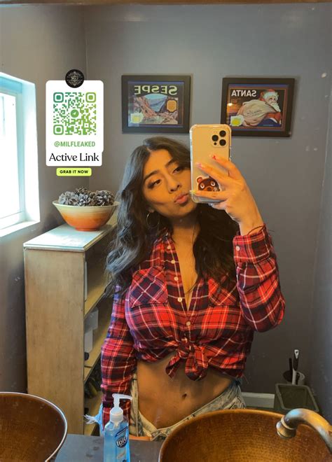 Violet Myers Onlyfans Model Reveals One Of Her Strangest Fan Requests Violet Myers Onlyfans Model Reveals One Of Her Strangest Fan Requests