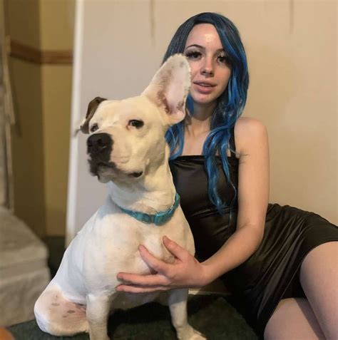 5 Ways: Women & Dogs